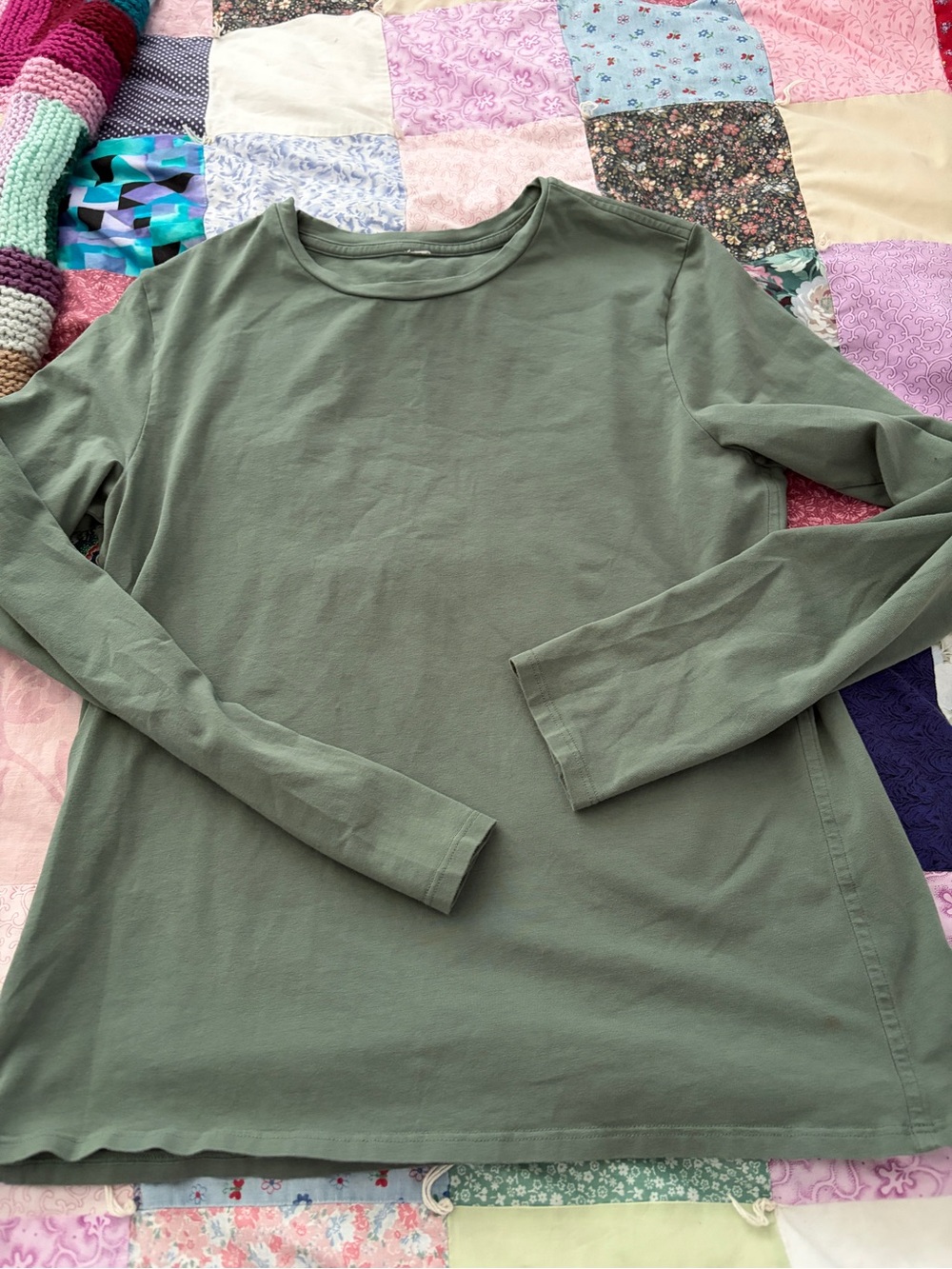Classic Women's Long-Sleeve organic Crewneck Top - Olive - Picture 3 of 4